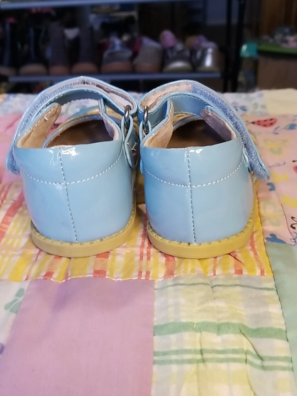 Livie & Luca Blue Patent leather Mary Janes w/Light Yellow Flower Size 8 Petals